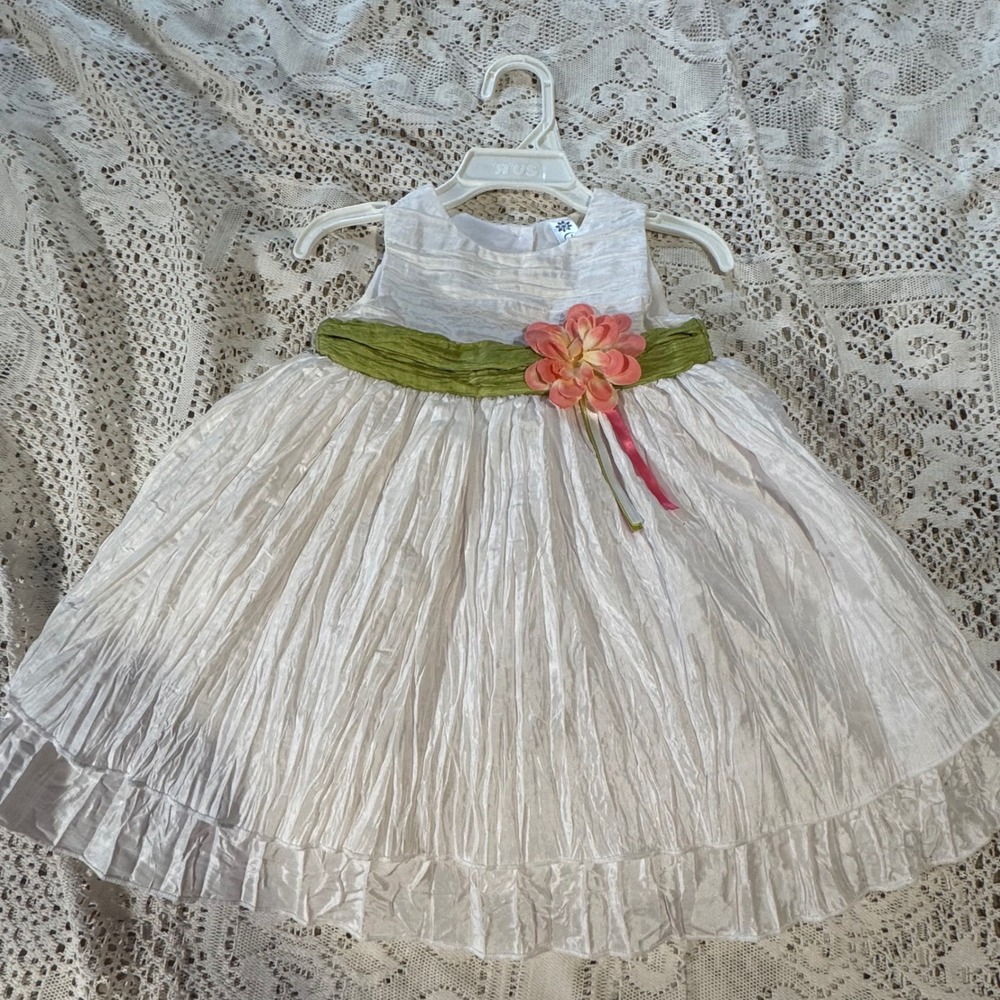 Cherokee Baby Girl Dress 9M White Ruffle Crinkle Flower Green Waist Party